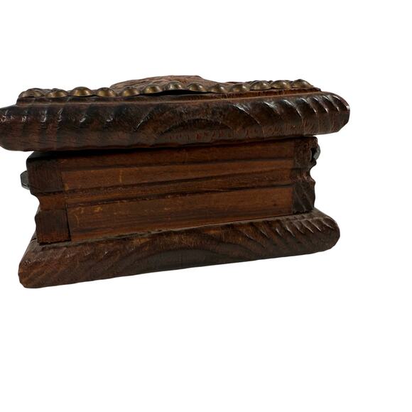 Vintage Wood Jewelry Box Carved Leather Top Roman Guards & Shields Design - Picture 9 of 11